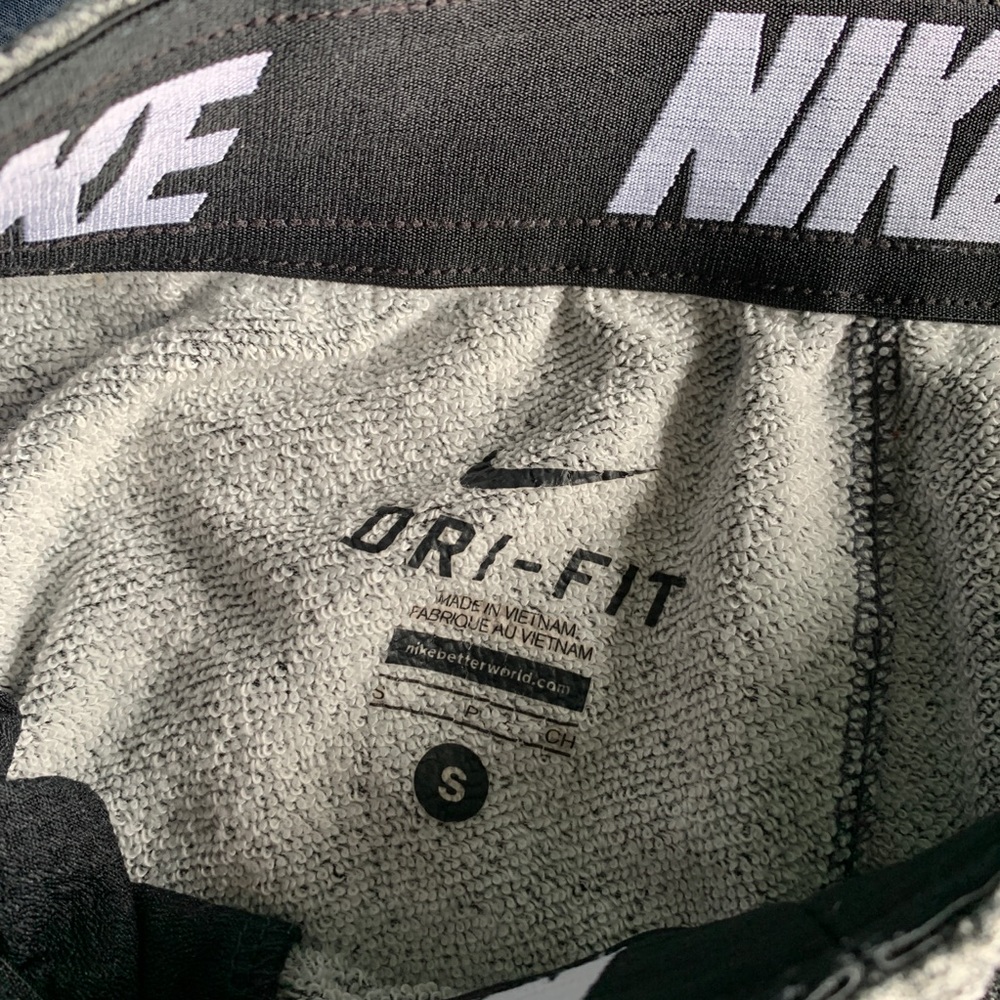 Men’s Nike Joggers - Picture 2 of 4